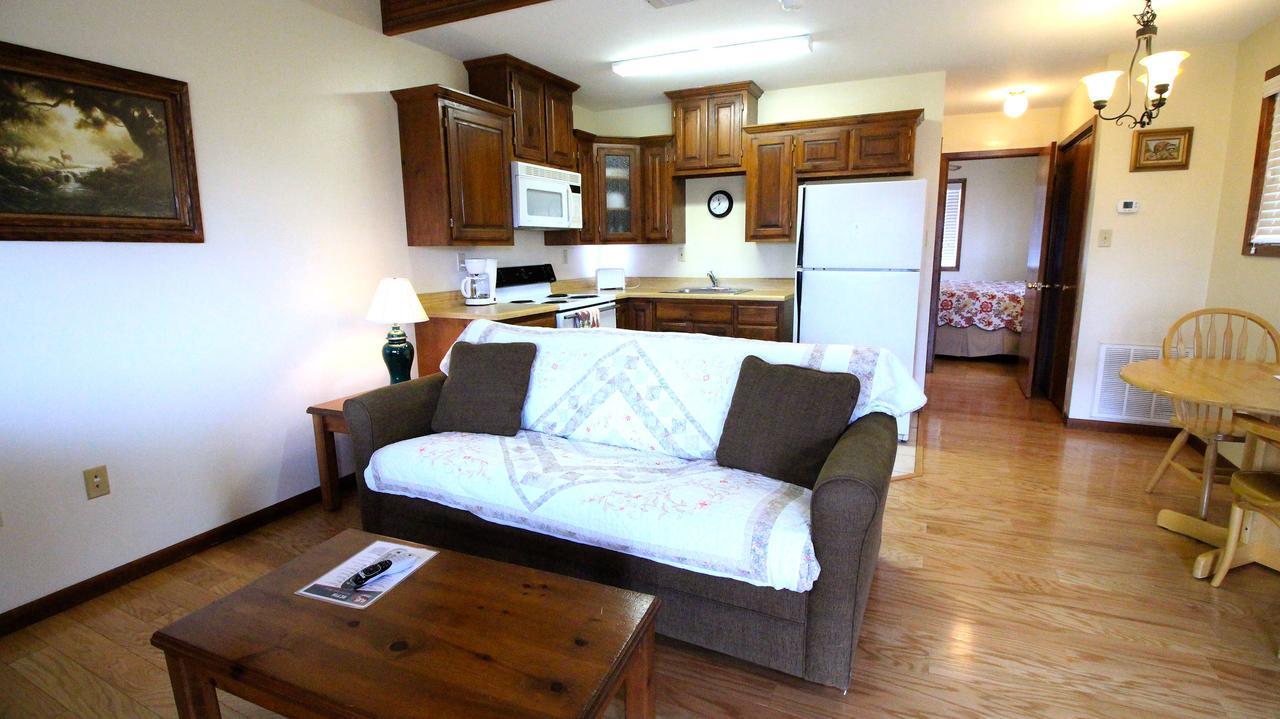 Peach Tree Inn & Suites เฟรเดอริกส์เบิร์ก ภายนอก รูปภาพ
